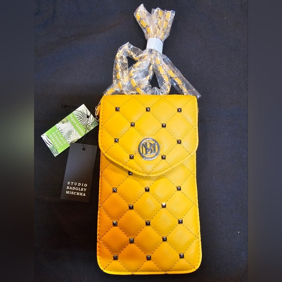 BADGLEY MISCHKA WALLET WITH PHONE CASE (NWT) - Picture 2 of 8